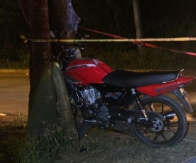 JOVEN MOTOCICLISTA PIERDE LA VIDA TRAS IMPACTAR CONTRA UN ÁRBOL EN CONCEPCIÓN 