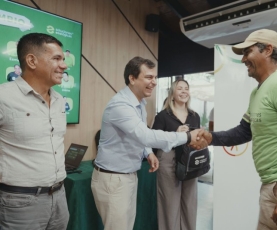FUNDACIÓN PARAGUAYA, COCA-COLA PARESA Y SOLUCIONES ECOLÓGICAS FORTALECEN EL TRABAJO DE RECICLADORES DE BASE CON ENTREGA DE KITS DE SEGURIDAD Y BENEFICIOS SOCIALES