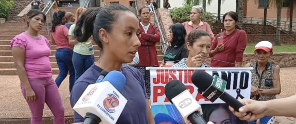 MANIFESTACIÓN CONTRA POSIBLE CAMBIO DE CARÁTULA EN CASO DE FEMINICIDIO 