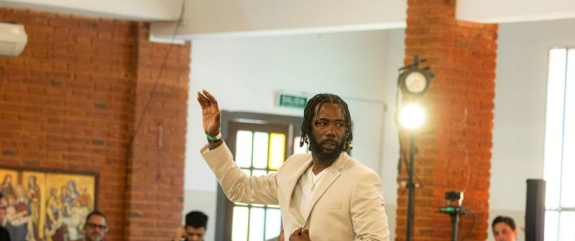 EL SEMÁFORO DE ELIMINACIÓN DE POBREZA, PROTAGONISTA DEL DOCUMENTAL GLOBAL “LA MISIÓN DE KIANA”