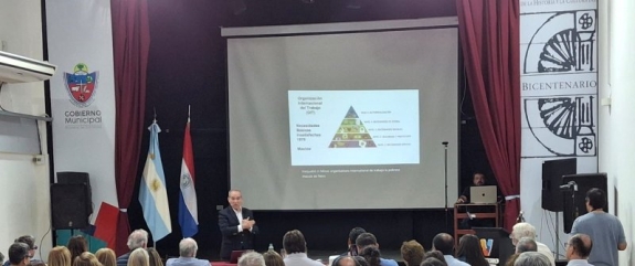Martín Burt presentó en Argentina la metodología que está sacando de la pobreza a miles de familias en el mundo