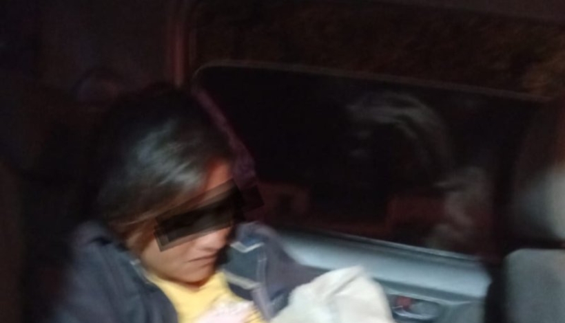 La madre y el bebé, en la patrullera - ambulancia.