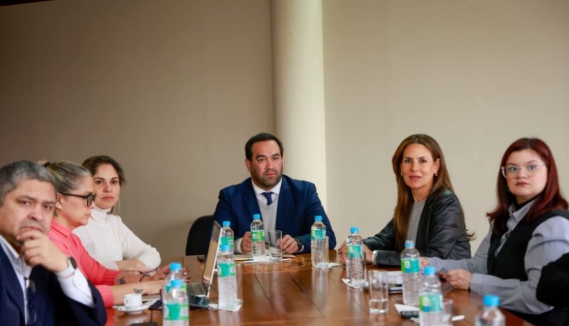Comitiva de la ACIC en el Ministerio de Industria