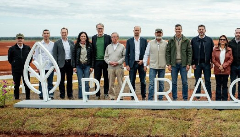 Autoridades nacionales y directivos de Paracel