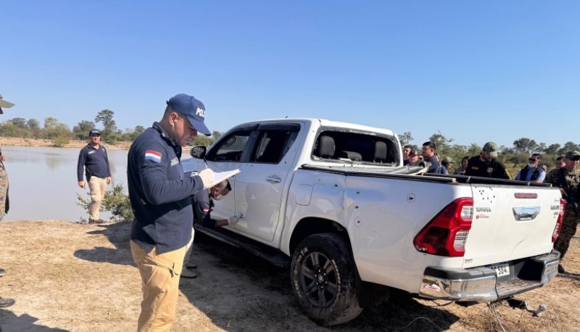 Camioneta extraída del tajamar