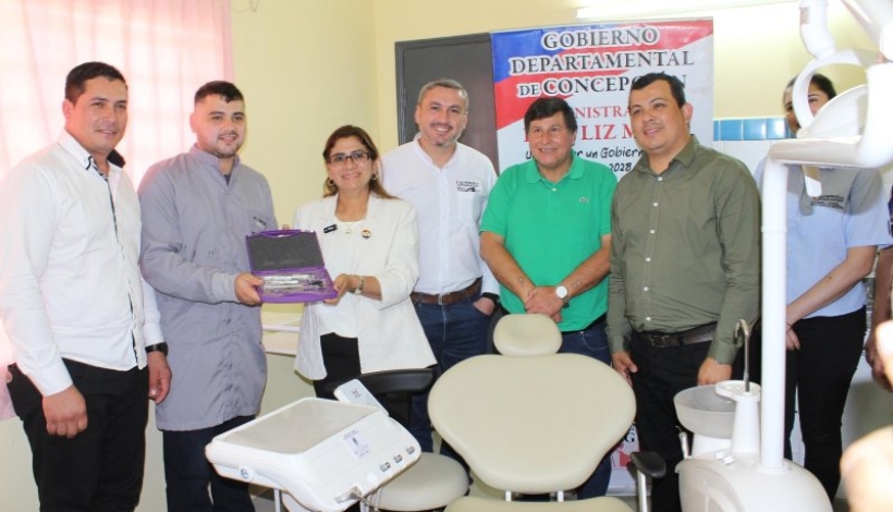 Entrega de equipo odontológico en Paso Barreto