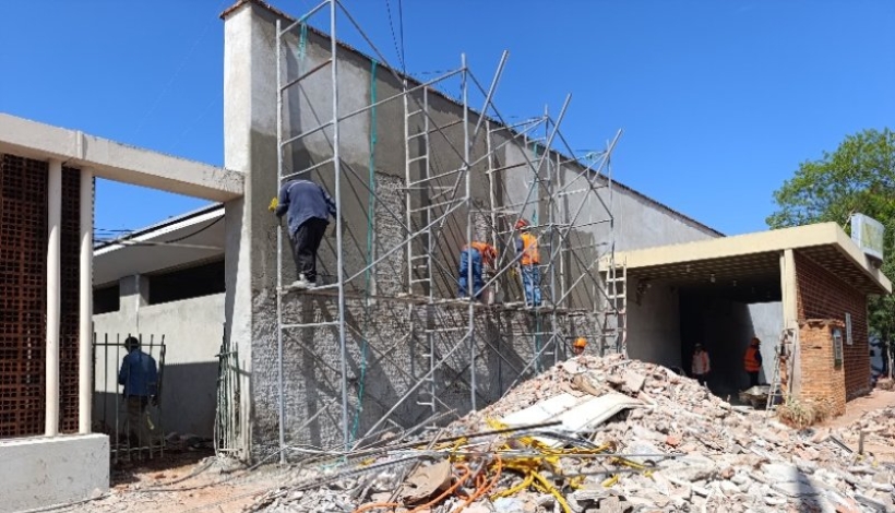 Fachada norte del Hospital Regional, sector de urgencias.