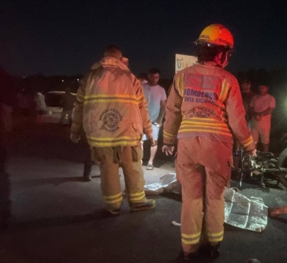 JOVEN MOTOCICLISTA PERDIÓ LA VIDA TRAS CHOQUE CON AUTOMÓVIL 