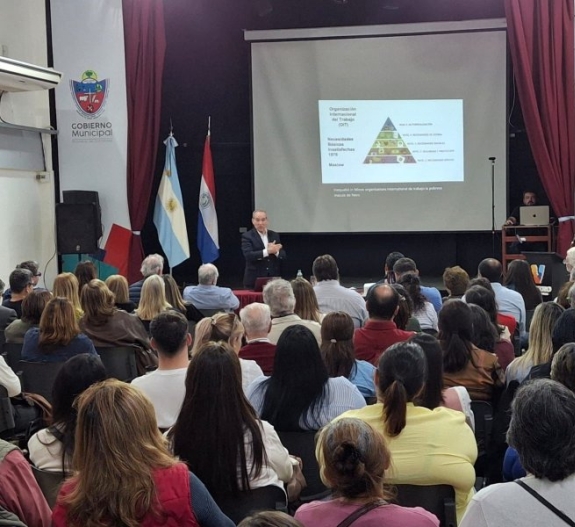Martín Burt presentó en Argentina la metodología que está sacando de la pobreza a miles de familias en el mundo