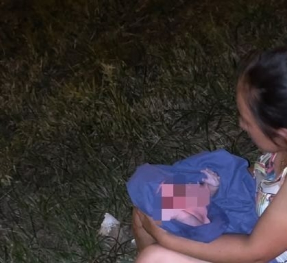 MADRE Y RECIÉN NACIDA SE ENCUENTRAN EN BUEN ESTADO TRAS PARTO AL COSTADO DE LA RUTA PY05