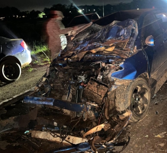 VIOLENTO CHOQUE INVOLUCRÓ A TRES VEHÍCULOS Y DEJÓ HERIDOS GRAVES